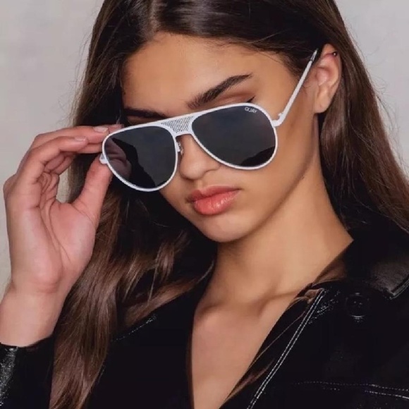 QUAY // ltd ed kylie jenner collab white glam oversized retro-chic aviators - Picture 15 of 16
